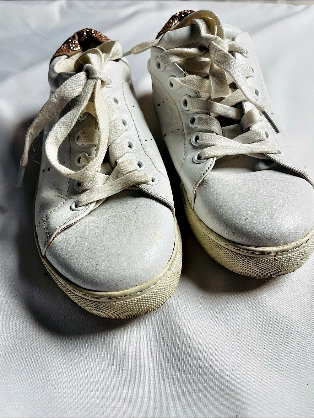 La Cruz Women’s White Leather Rhinestone Skull Sneakers Size EU 36 US 6